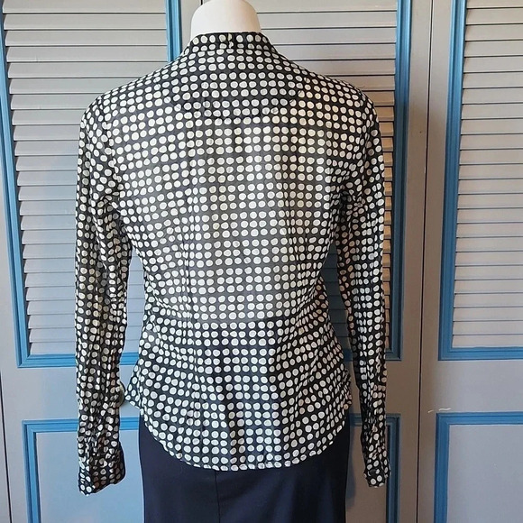 Isaac Mizrahi Black & White Button Down Top - Picture 11 of 14